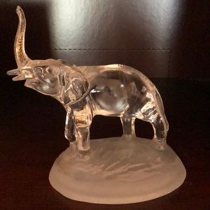 Clear glass elephant figurine